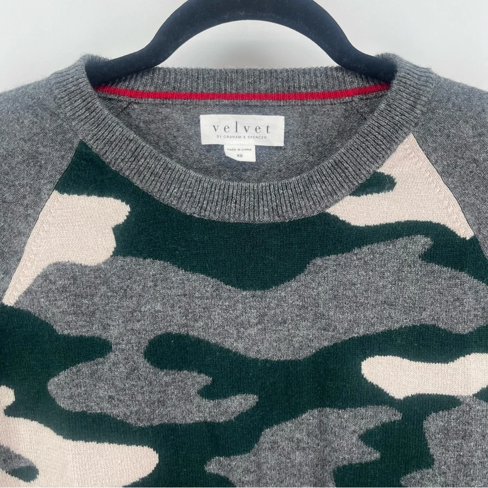 Velvet by Graham & Spencer Camo Print Crewneck Sweater 100% Cashmere Women's XS